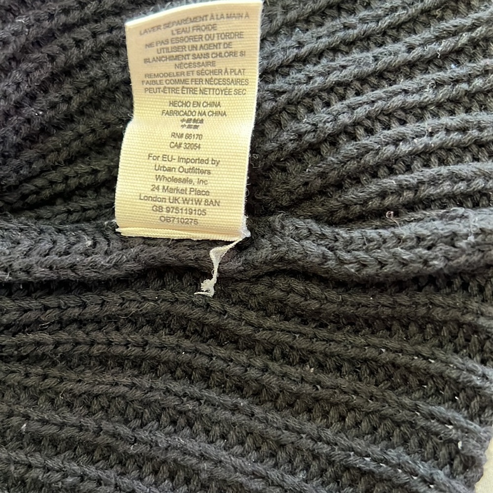 Free people sweater. - Picture 6 of 6